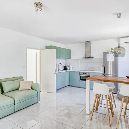 Villa Comfortable In With Garden Near Seabeach *