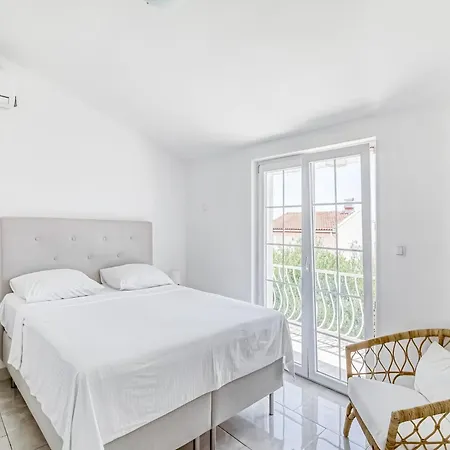 In Near Sea * Orebić