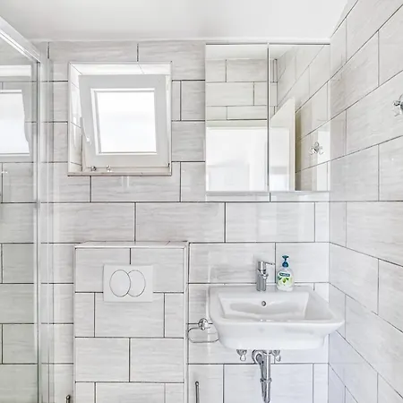 In Near Sea * Orebić