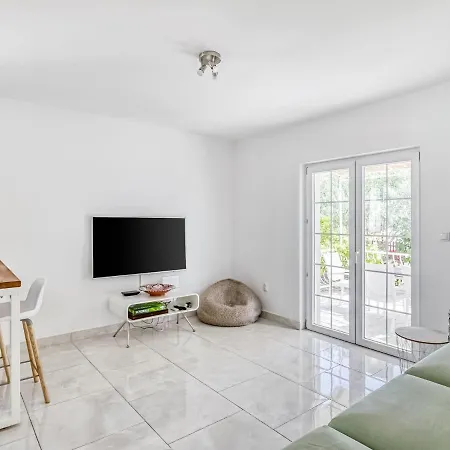 Villa In Orebi With Garden Near Seabeach