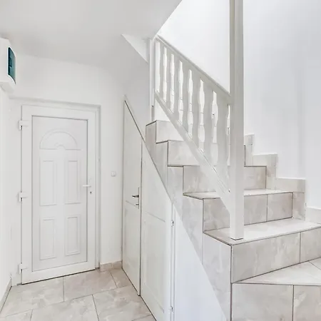 In Near Sea Вилла Оребич