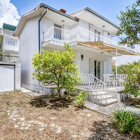 Villa In Orebi With Garden Near Seabeach *